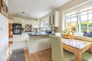 Kitchen/Breakfast Room- click for photo gallery